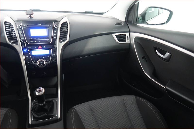 Hyundai i30 (2015) Weekend 1.6 CRDi, ČR,1.maj - fotka 8 z 16
