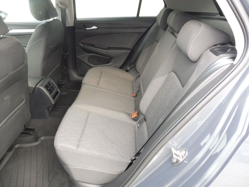 Volkswagen Golf (2025) People 1,5 TSI 85kW - fotka 18 z 26