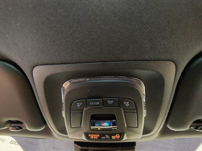 Toyota Corolla 1.8 Hybrid Comfort - fotka 34 z 35