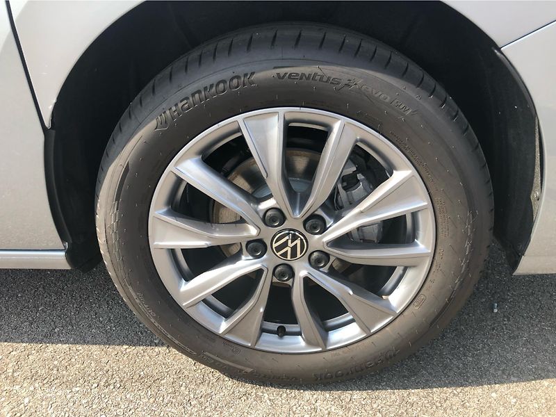 Volkswagen Multivan (2026) LONG STYLE 1,5TSI PHEV 4MOTION - fotka 15 z 30
