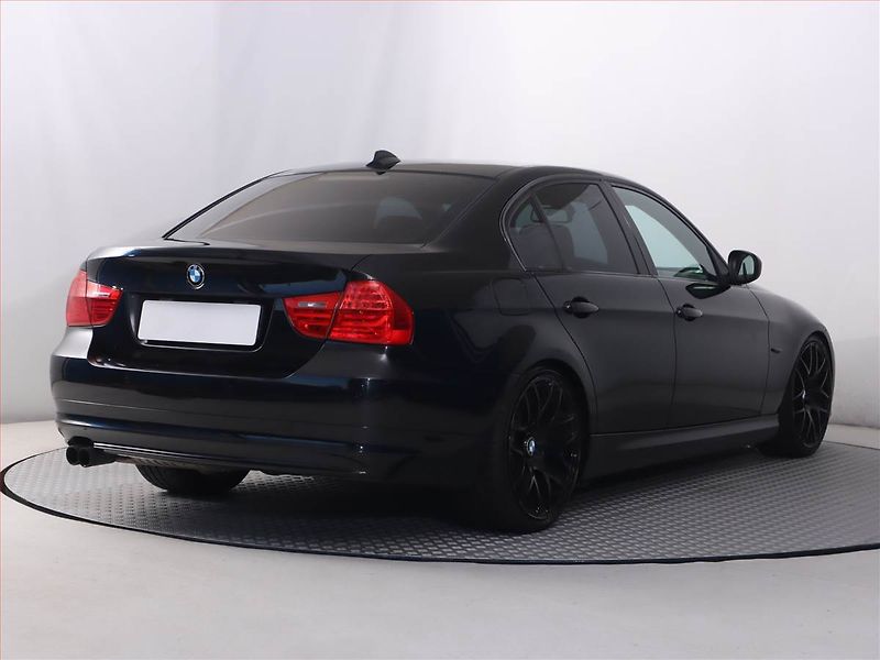 BMW Řada 3 (2010) 330 i, Automat, Serv.kniha - fotka 5 z 20