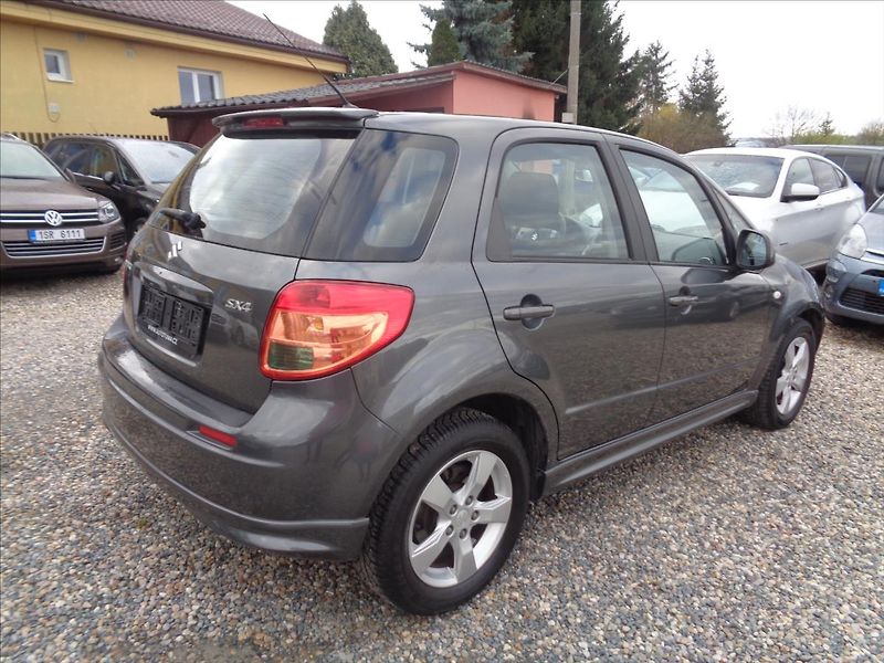 Suzuki SX4 1,6 - fotka 6 z 16