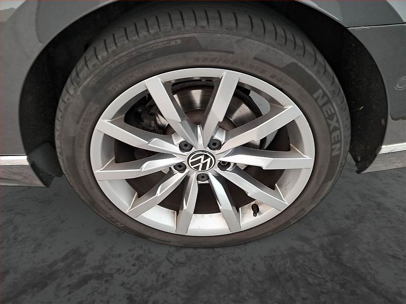 Volkswagen Passat (2021) R-Line 2.0 TDI - fotka 15 z 17