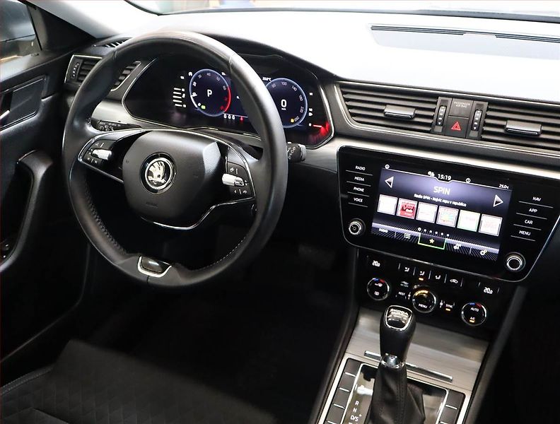 Škoda Superb (2023) Ambition 1.5 TSI - fotka 7 z 19