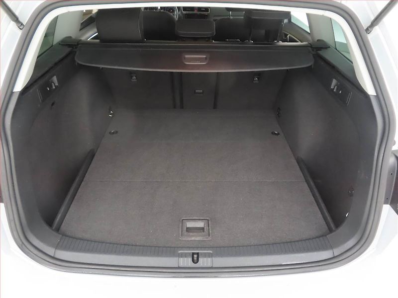 Volkswagen Golf (2018) Comfortline 1.0 TSI - fotka 14 z 15