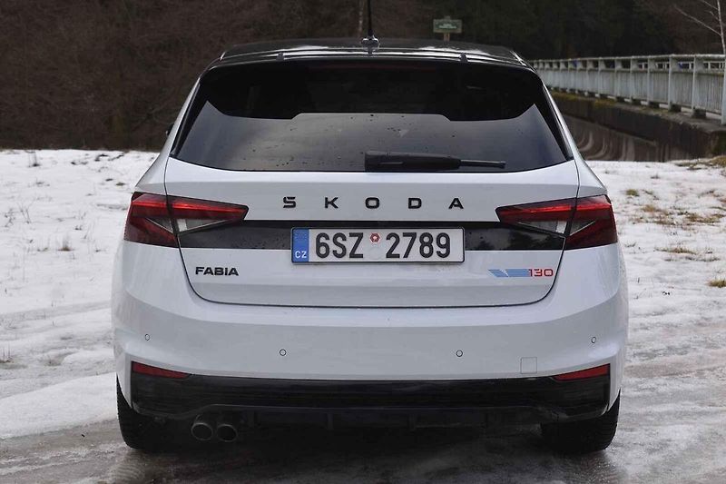 Auto působí přikrčeně, tudíž sportovně.