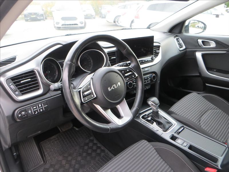 Kia Ceed 1,5 T-GDI 118kW SW Top AUT ČR - fotka 12 z 26