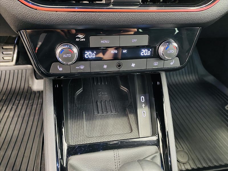 Škoda Scala 1,0 TSI 85kW DSG Selection - fotka 15 z 28