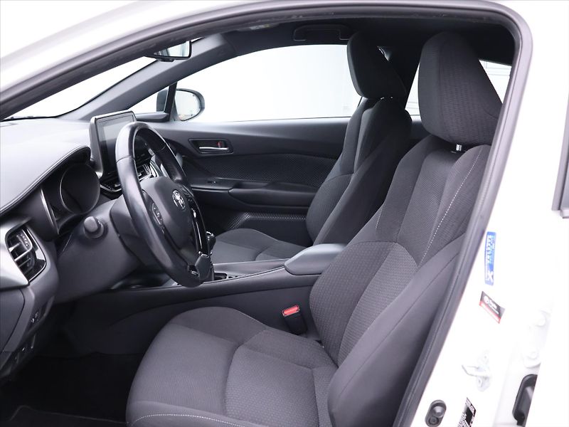 Toyota C-HR 1,2 Turbo 85kW CZ Serv.kniha - fotka 11 z 32