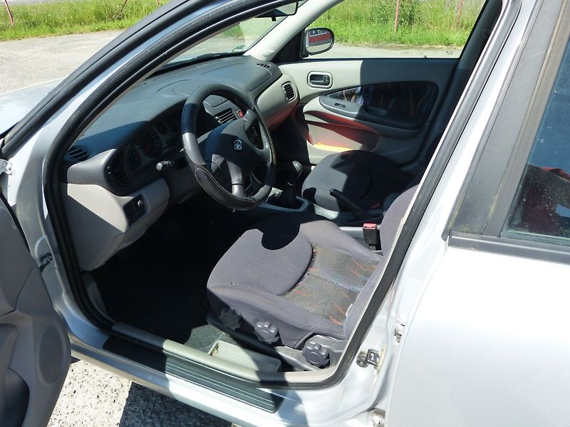 Nissan Almera 1.5 - fotka 6 z 8