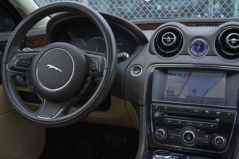 Jaguar XJ 5.0 V8 PREMIUM LUXURY - fotka 39 z 53