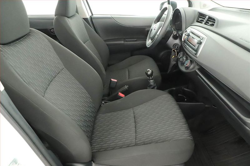 Toyota Yaris (2013) 1.33 Dual VVT-i - fotka 7 z 13