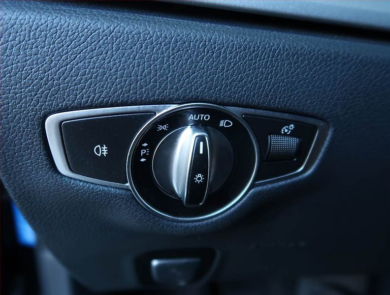Mercedes-Benz Třídy E (2017) E 220 d - fotka 16 z 27