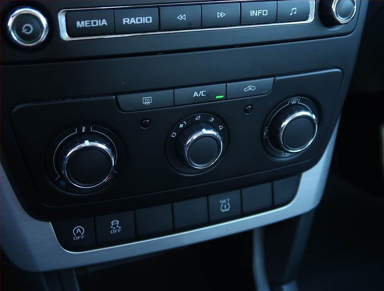 Škoda Yeti (2015) 1.6 TDI, Tempomat - fotka 14 z 17