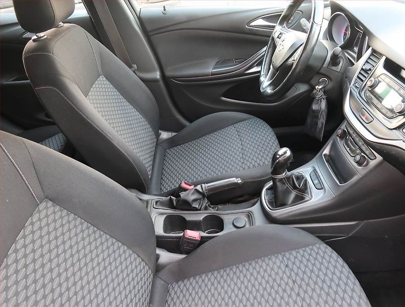 Opel Astra (2016) 1.6 CDTI, Serv.kniha, Tempomat - fotka 9 z 13