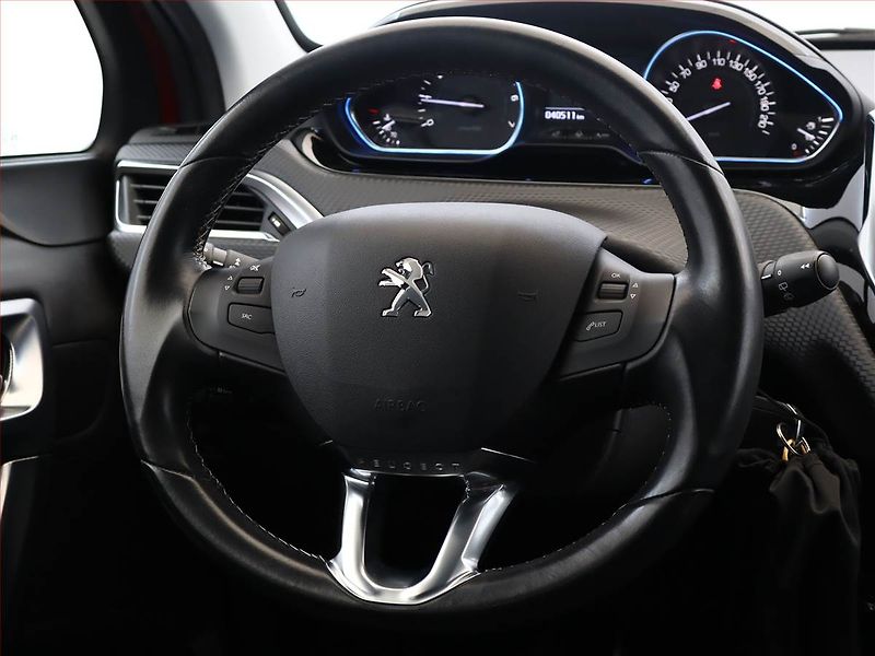 Peugeot 2008 (2018) 1.2 PureTech, ČR,1.maj - fotka 11 z 12