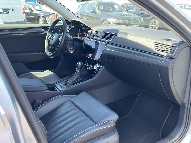 Škoda Superb 2,0 TDI DSG Premium Edition - fotka 20 z 42