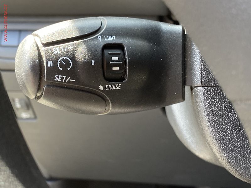 Peugeot 208 (2016) 1.0 PT, AC, tempo - fotka 13 z 15