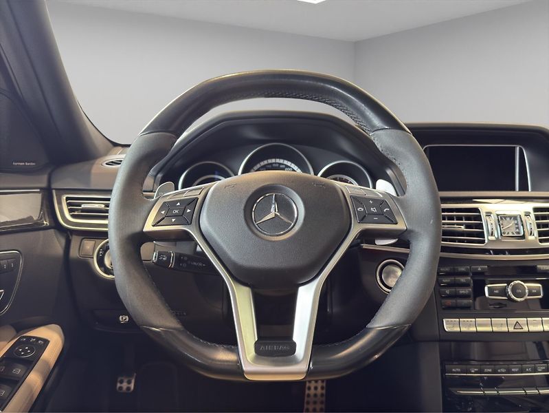 Mercedes-Benz Třídy E (2015) Mercedes-AMG E 63 S 4MATIC kom - fotka 11 z 21