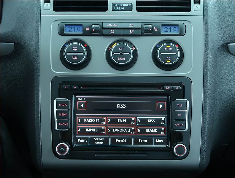 Volkswagen Touran (2009) Highline 1.4 TSI, Tempomat - fotka 12 z 17