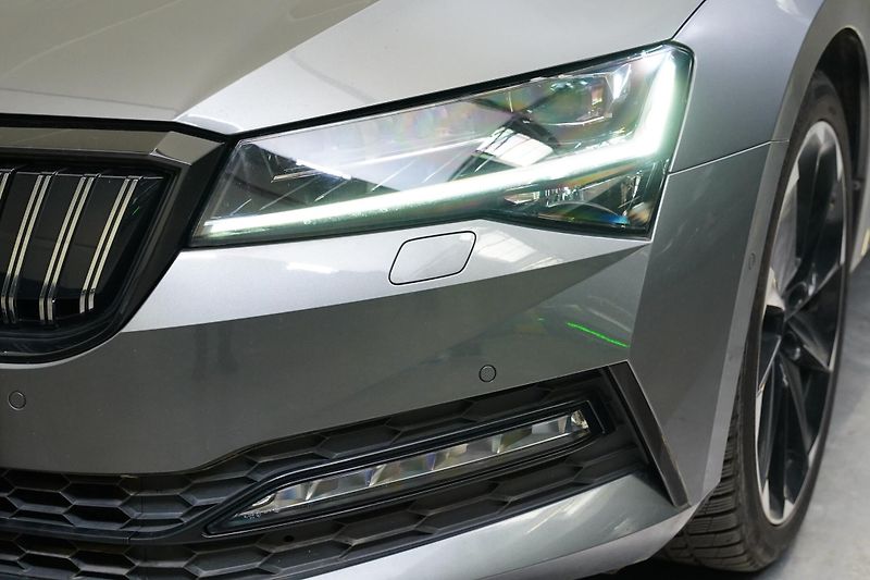 Škoda Superb - fotka 9 z 27