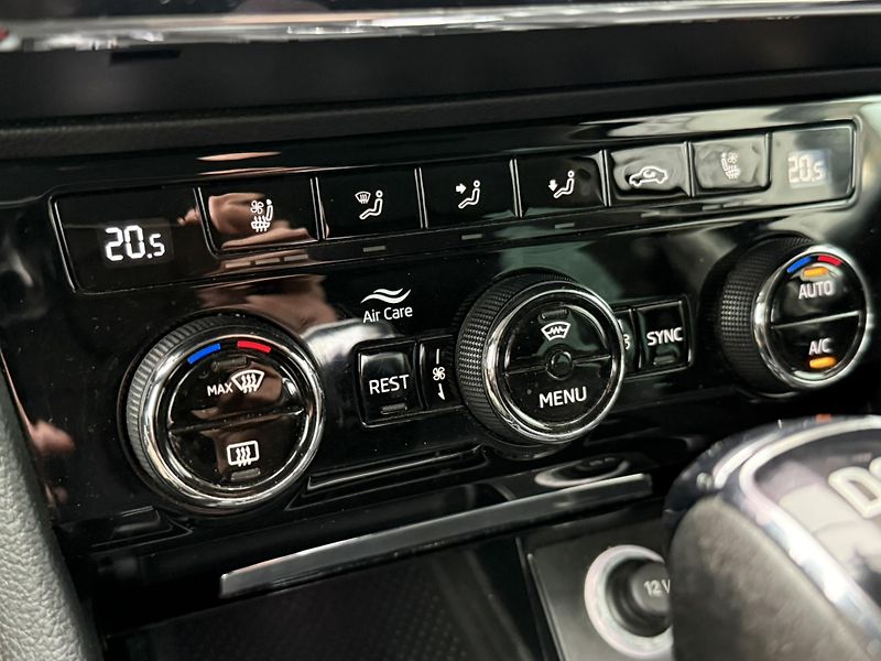 Škoda Superb (2018) 2.0 TDi 4x4 L&K DSG  ZAK V ČR - fotka 16 z 22