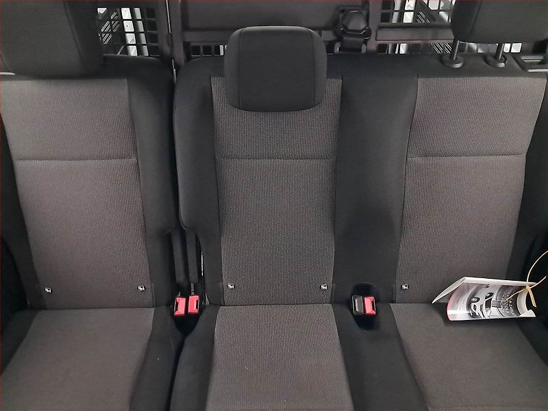 Toyota ProAce City (2022) Maxi 1.5 D-4D, 5Míst, ČR, 1Maj - fotka 10 z 17