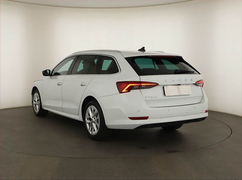 Škoda Octavia (2021) 2.0 TDI, Automat, Navi - fotka 4 z 17