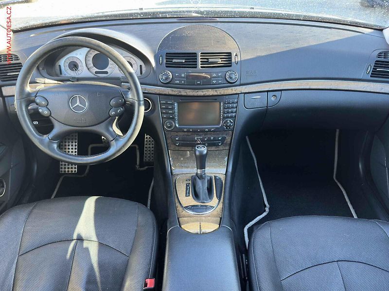 Mercedes-Benz Třídy E (2008) 3.0 CDI 4Matic, AT, panor. - fotka 8 z 21
