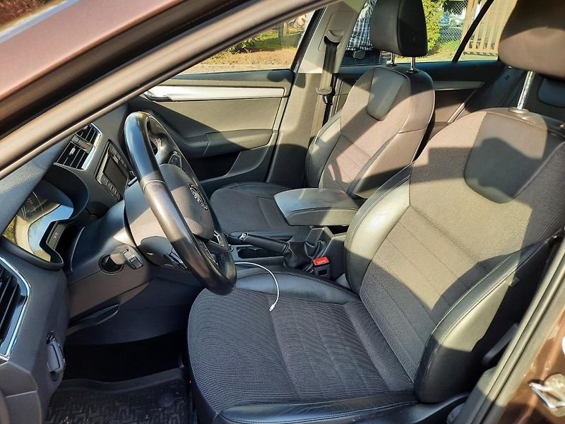 Škoda Octavia (2014) 2,0 TDI  DSG  ELEGANCE  - fotka 10 z 26