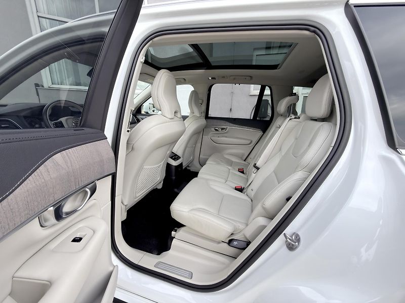 Volvo XC90 T8 AWD RECH. INSCRIPTION   - fotka 12 z 56
