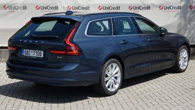 Volvo V90 B4 mHEV AWD aut. Momentum Pro - fotka 3 z 23