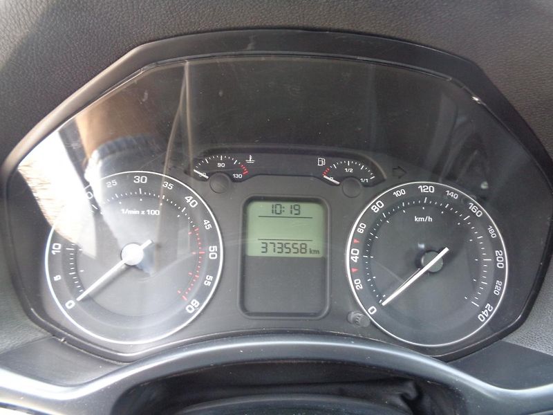 Škoda Octavia 1,6 MPI - fotka 9 z 15