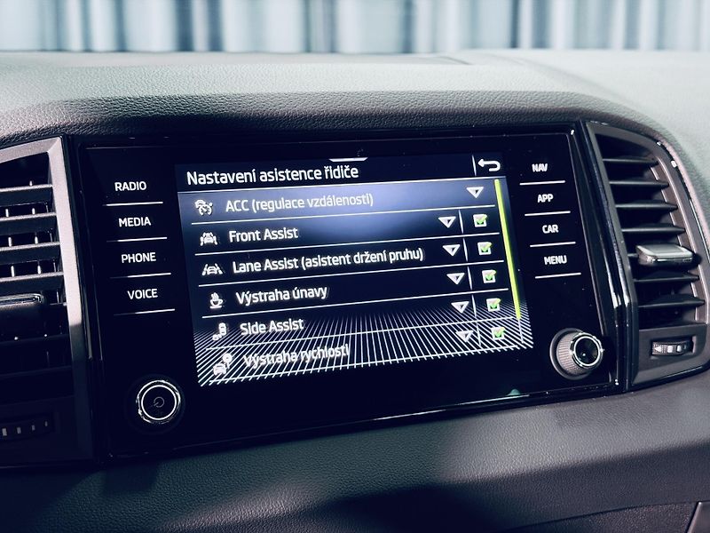 Škoda Karoq (2025) 1.5TSI*SPORT*360*5.LET.ZÁR - fotka 31 z 42
