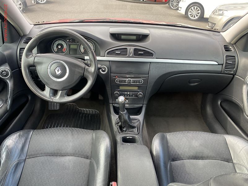 Renault Laguna (2005) 2.0 16V, AC, park.čidla - fotka 8 z 14