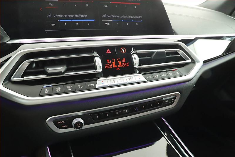 BMW X5 (2022) xDrive30d - fotka 16 z 20