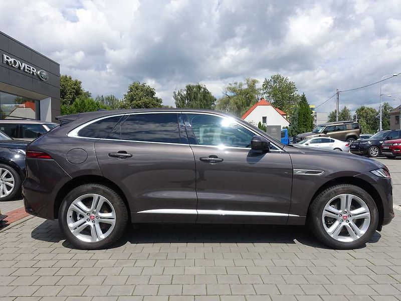 Jaguar F-Pace 2,0 R-Dynamic SE D200 4x4 - fotka 6 z 43