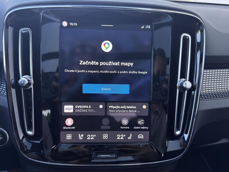 Volvo XC40 B4 FWD ULTRA // REZERVACE  - fotka 27 z 46
