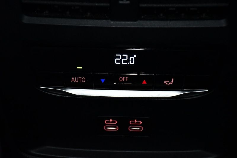 BMW Řada 3 320d xD M-SPORT ČR 3L-ZÁRUKA - fotka 26 z 51