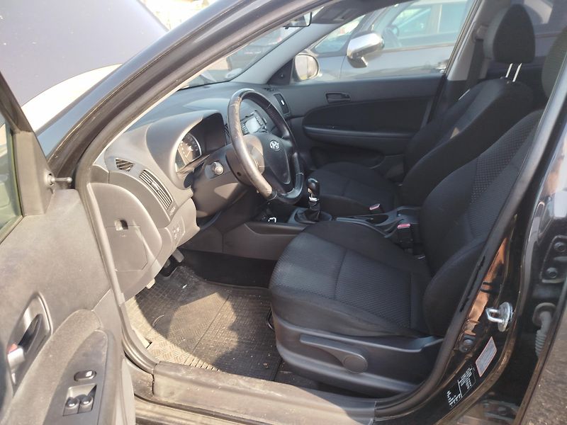 Hyundai i30 (2010) 1.4 16v - fotka 11 z 11