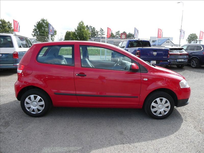 Volkswagen Fox 1,2 HTP 2 x kola - fotka 2 z 31