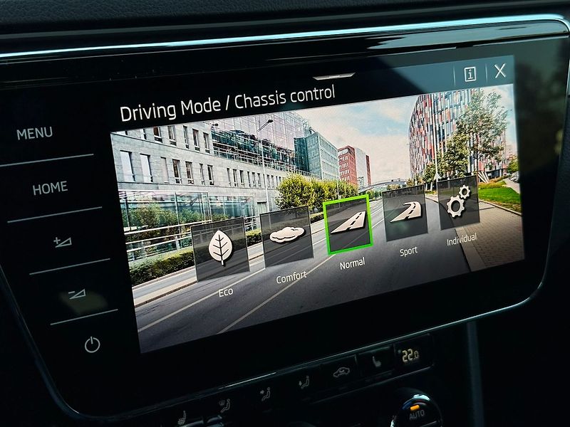 Škoda Superb 2.0TDI 110kW DSG Sportline Taž - fotka 11 z 16