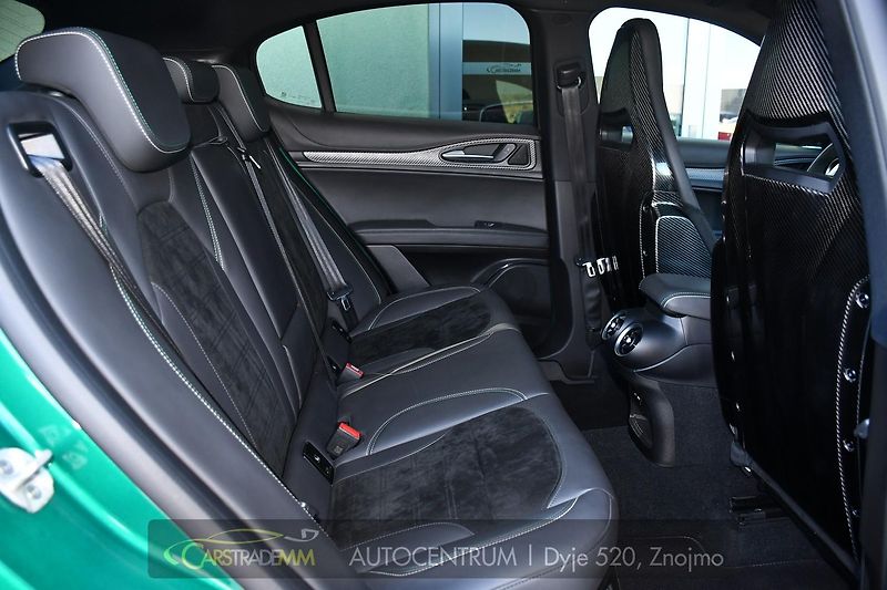 Alfa Romeo Stelvio 2.9 V6 Bi-T 520PS QUADRIFOGLIO - fotka 18 z 56