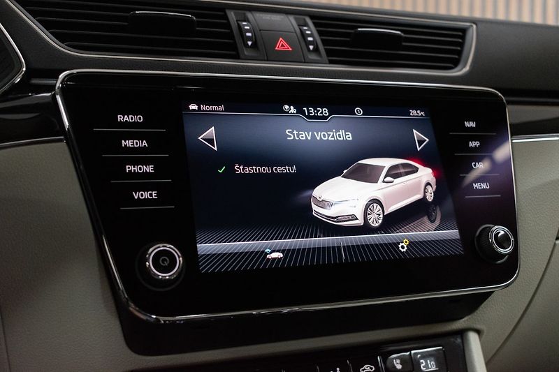 Škoda Superb TDI 147kW L&K 4x4*DPH*ČR 1.MAJ - fotka 39 z 52