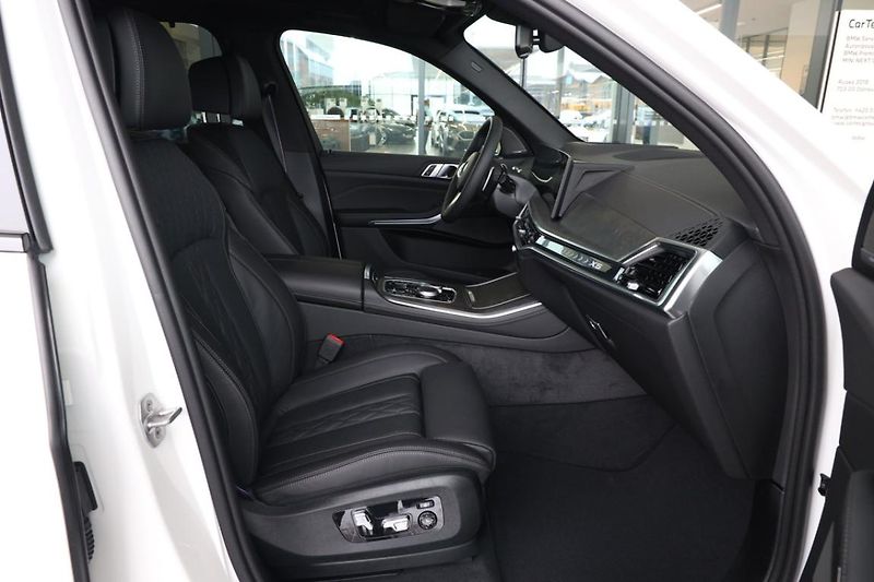 BMW X5 xDrive30d - fotka 14 z 18
