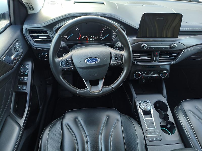 Ford Focus (2018) 2,0 Tdci 110Kw Vignale 8AT - fotka 17 z 38