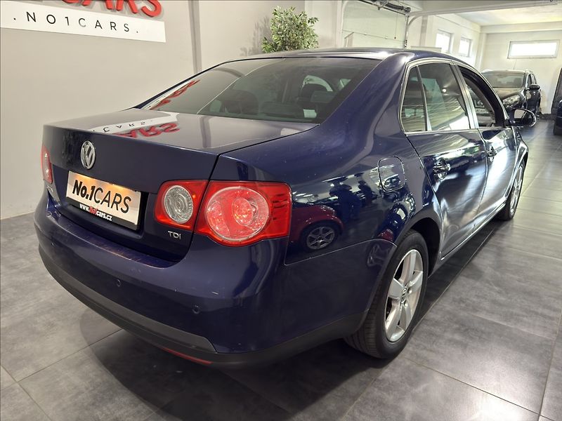 Volkswagen Jetta 1,9   TDI 77KW UNITED 1.MAJ - fotka 4 z 28