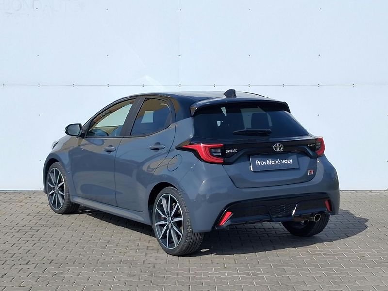 Toyota Yaris 1.5 HSD e-CVT GR-Sport - fotka 7 z 24
