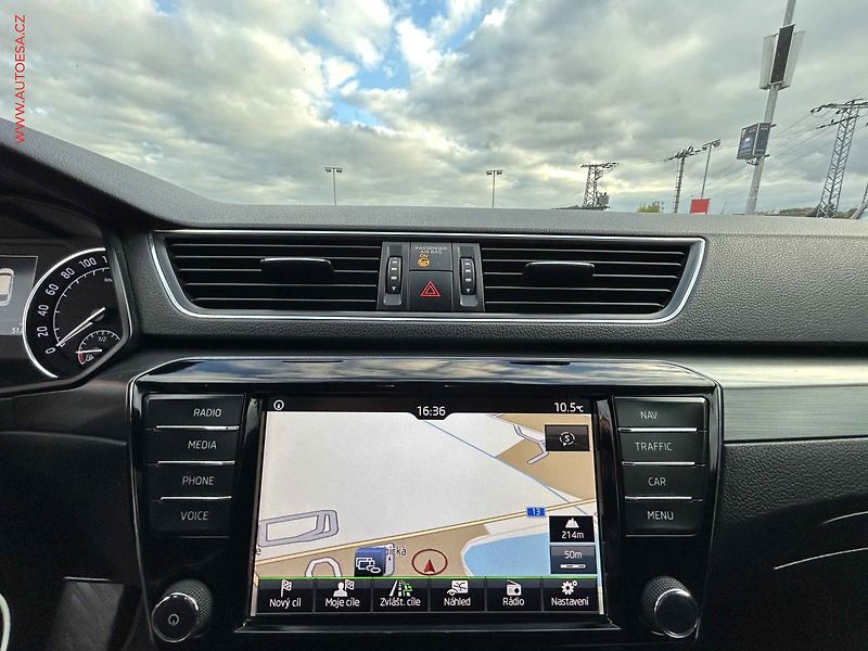 Škoda Superb (2016) 1.6 TDi, AC, výhřev sed. - fotka 16 z 19