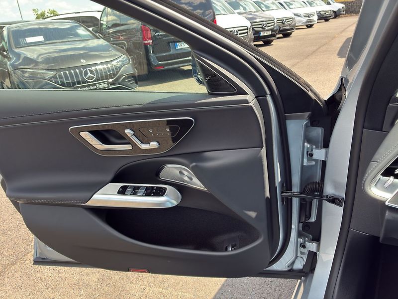 Mercedes-Benz Třídy E E 220 d 4MATIC AMG - fotka 22 z 28